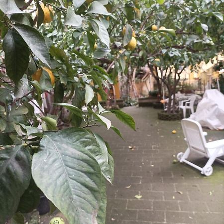 Отель Il Giardino Nascosto Неаполь Экстерьер фото